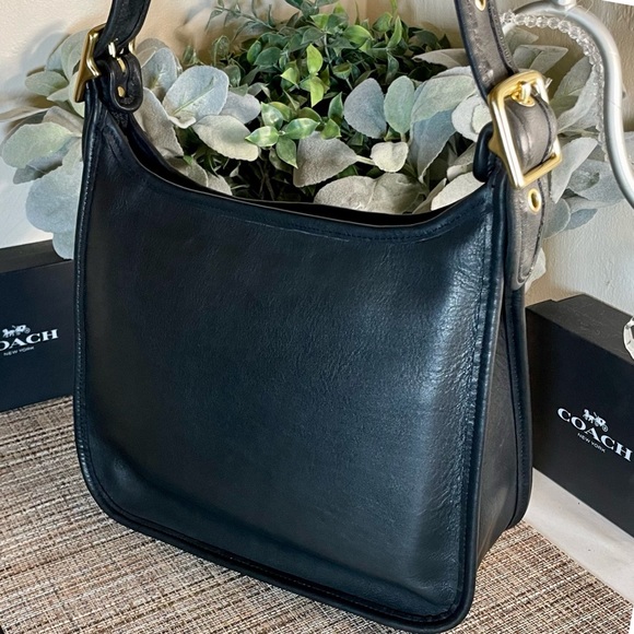 ❤️SOLD❤️Vintage Coach Navy Legacy Zip 9966 - Picture 8 of 11